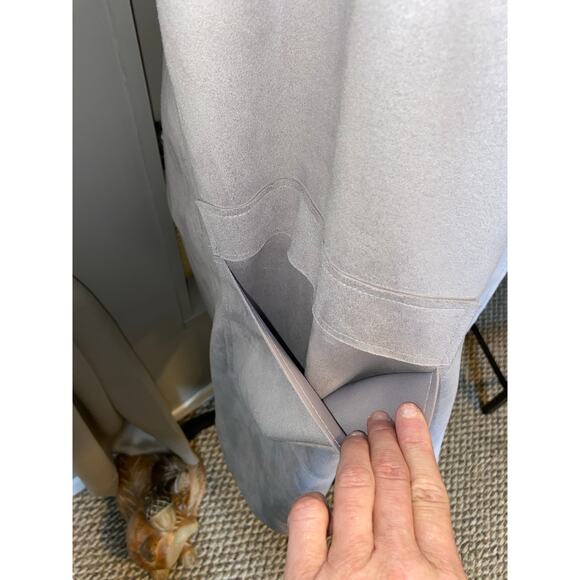 HYFVE NWT size Medium Open Sleeveless Gray Layer Piece with Pockets Faux Suede - Picture 4 of 12